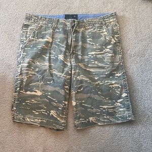 Quicksilver men’s camo shorts